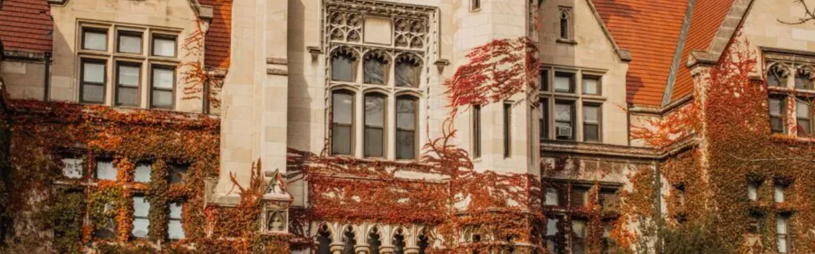 Explore Hyde Park: Best Hotels Near the University of Chicago