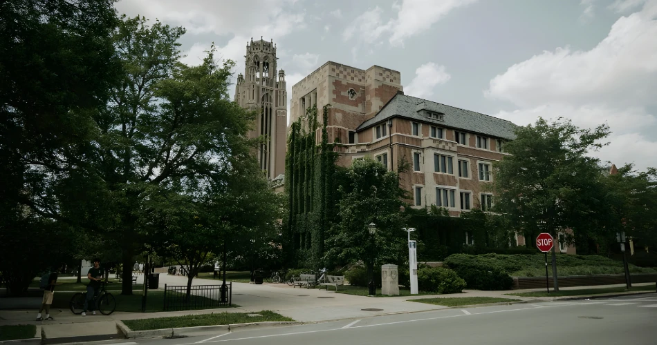 From Budget to Luxury: Best Hotels Near the University of Chicago